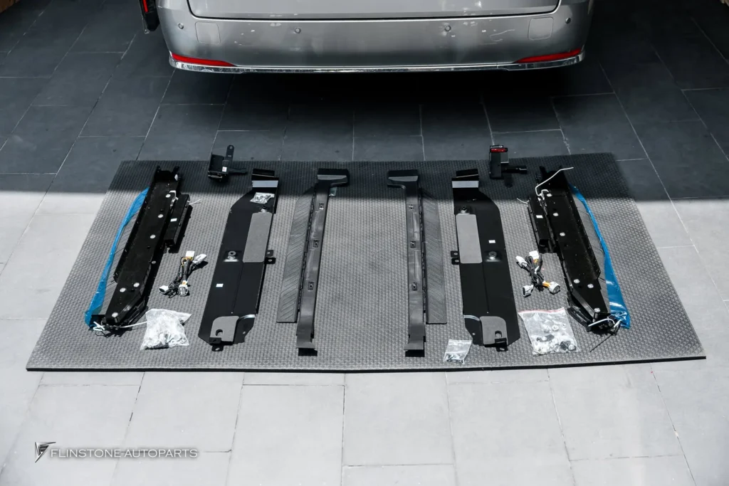 เข้ามาอีกคัน LEXUS LM350h ติดตั้งบันไดข้างอัตโนมัติตรงรุ่น สามาร