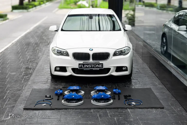 BMW F10 Series 5 เลือกติดตั้งชุดเบรค Custom M5 คาร์ลิเปอร์สีน้ำเ