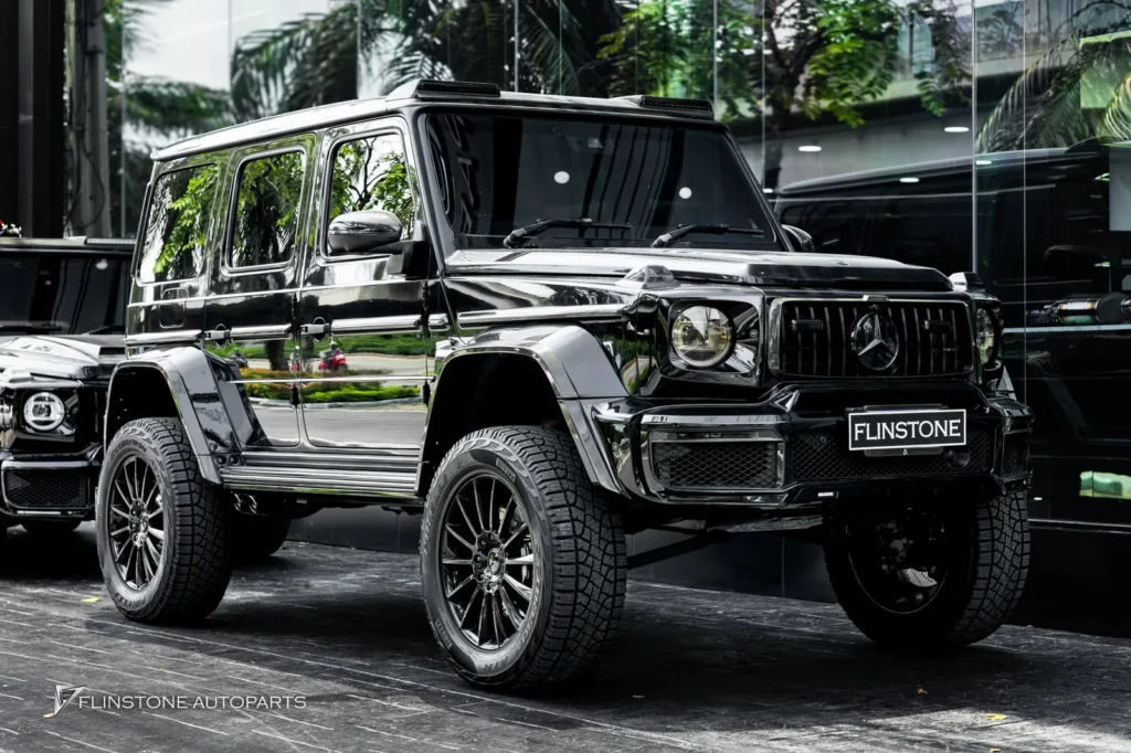 Mercedes G63 AMG 4×4 in for service SERVICE change photo Engine Oil