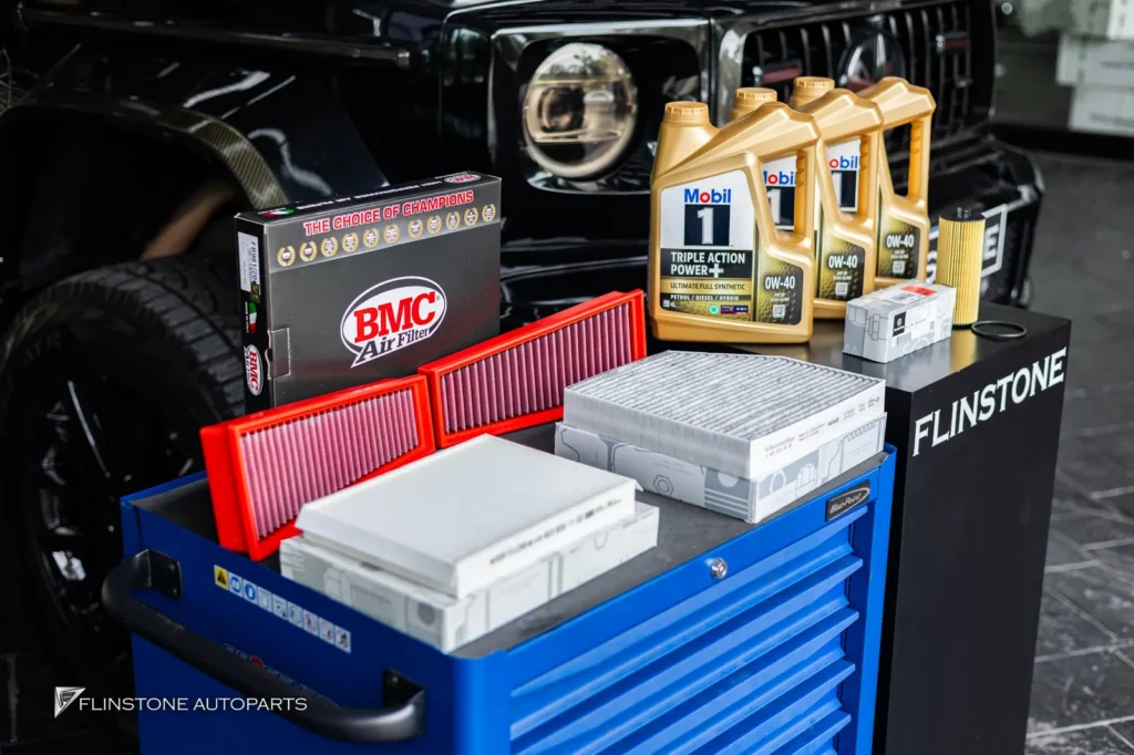 Mercedes G63 AMG 4×4 in for service SERVICE change photo Engine Oil