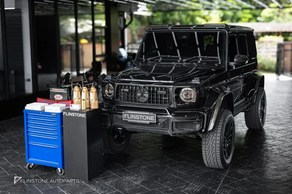 Mercedes G63 AMG 4×4 in for service SERVICE change photo Engine Oil
