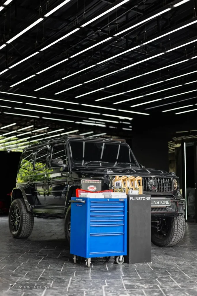 Mercedes G63 AMG 4×4 in for service SERVICE change photo Engine Oil