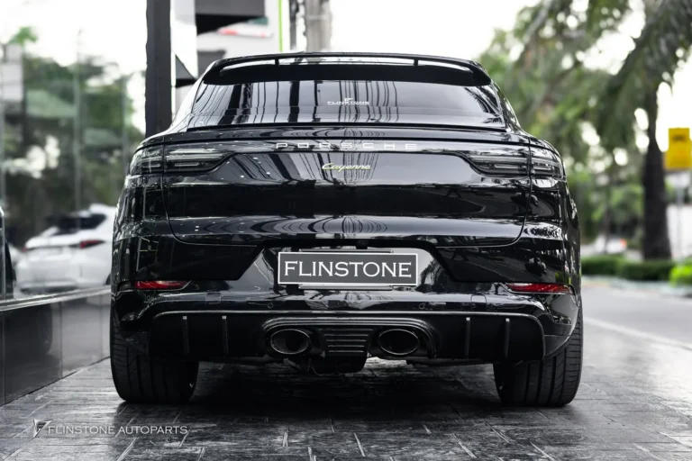 PORSCHE Cayenne Coupe ติดตั้งกันชนท้าย TURBO GT พร้อมด้วยดิฟฟิวเ