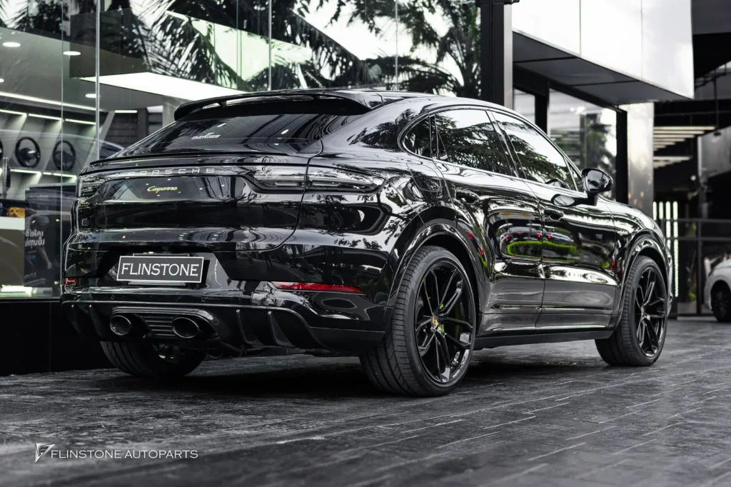 PORSCHE Cayenne Coupe ติดตั้งกันชนท้าย TURBO GT พร้อมด้วยดิฟฟิวเ
