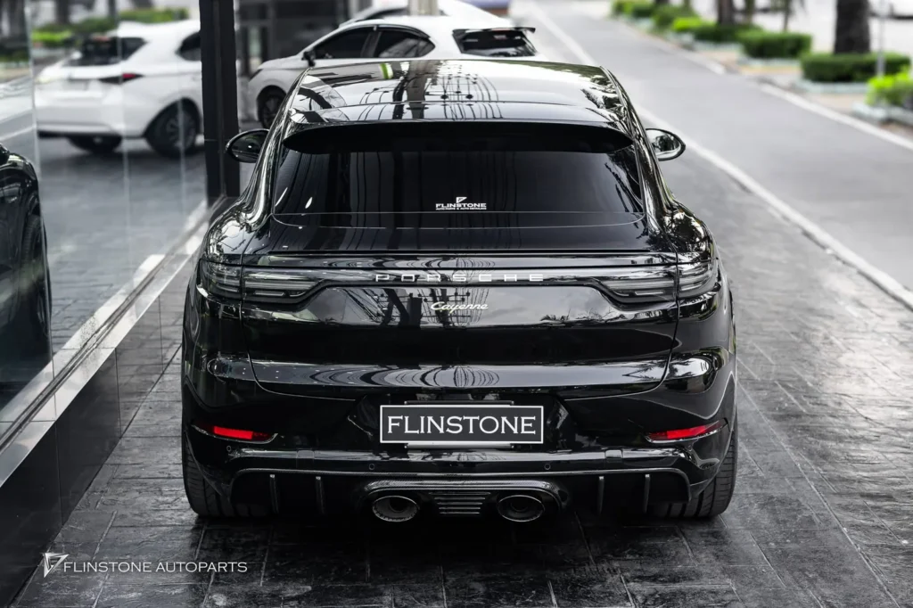 PORSCHE Cayenne Coupe ติดตั้งกันชนท้าย TURBO GT พร้อมด้วยดิฟฟิวเ