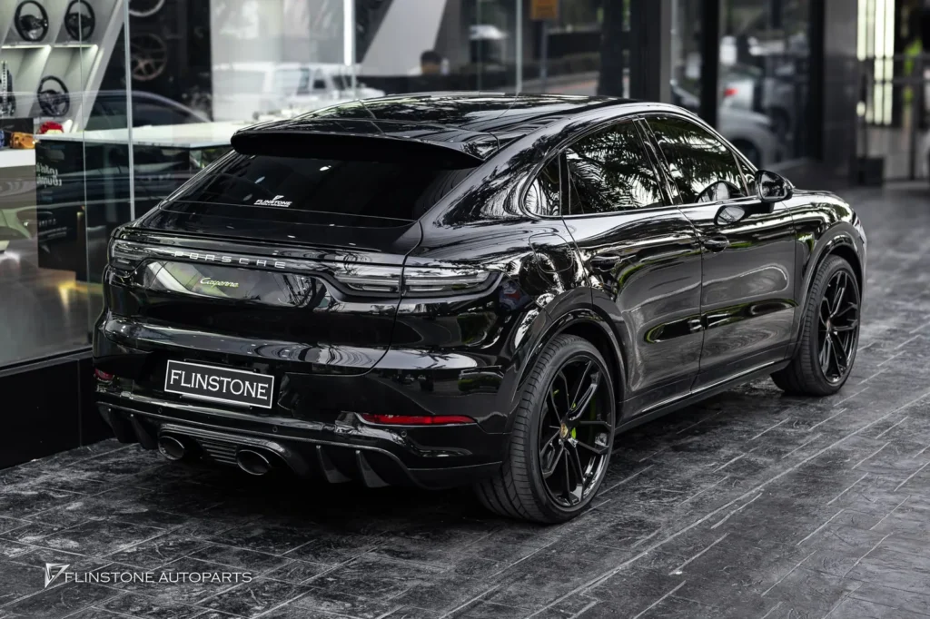 PORSCHE Cayenne Coupe ติดตั้งกันชนท้าย TURBO GT พร้อมด้วยดิฟฟิวเ