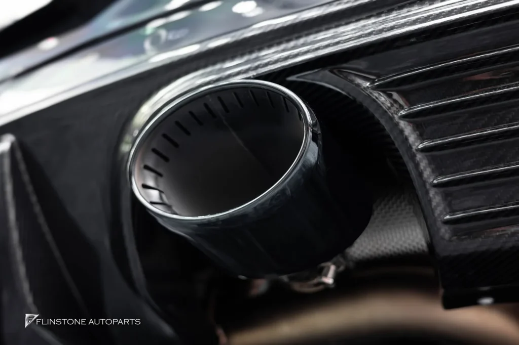 PORSCHE Cayenne Coupe ติดตั้งกันชนท้าย TURBO GT พร้อมด้วยดิฟฟิวเ