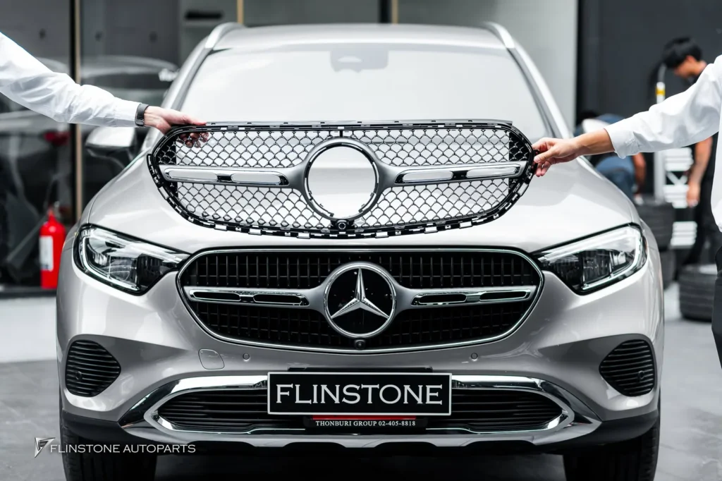 Mercedes-Benz NEW W254 G-Class ติดตั้งกระจังหน้า Diamond ที่มาพร้อมรูกล้อง สาม