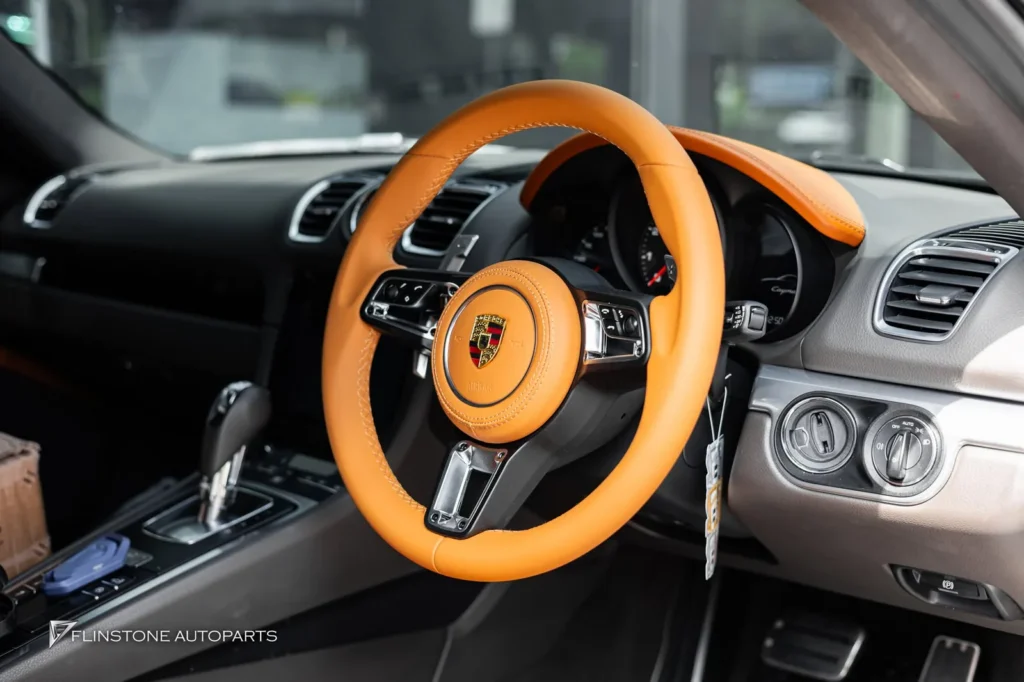 PORSCHE Interior Accessories PORSCHE 981 เลือกติดตั้งพวงมาลัยใหม่จากทางร้าน ลูกค้าเลือกสีห