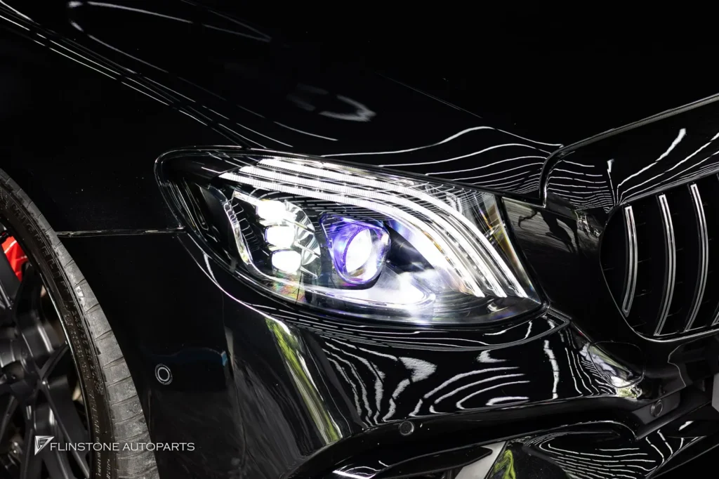 Mercedes-Benz W213 E-Class ติดตั้งไฟหน้าแบบ MAYBACH Look เบื่อแบบเดิมๆ มาอัพเพ