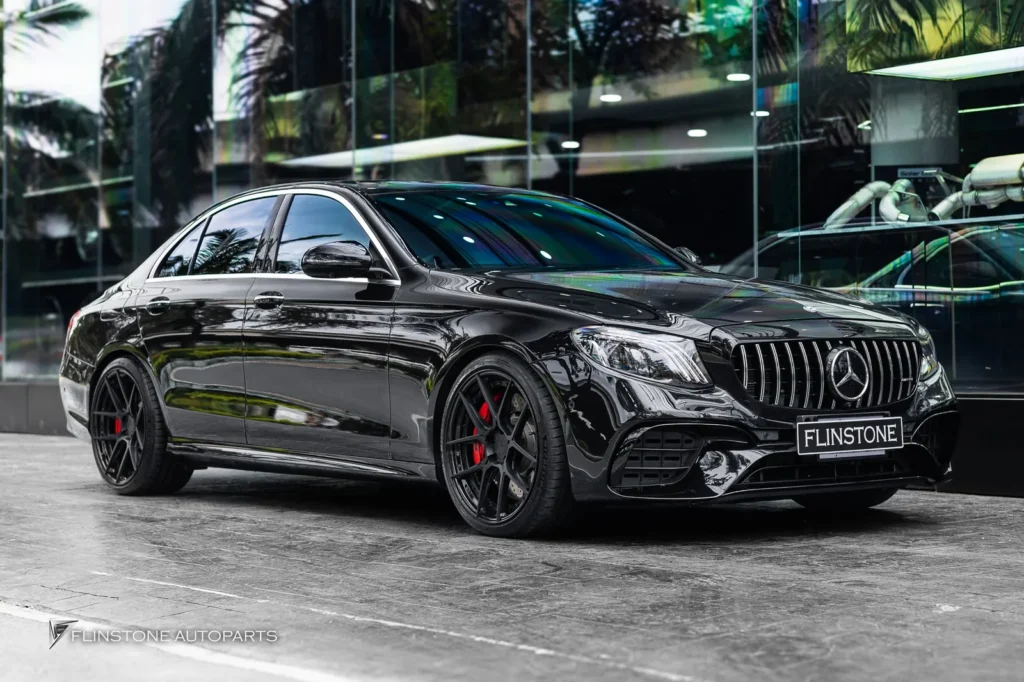 Mercedes-Benz W213 E-Class ติดตั้งไฟหน้าแบบ MAYBACH Look เบื่อแบบเดิมๆ มาอัพเพ