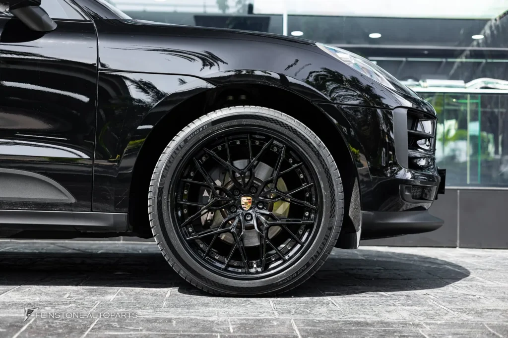 ลูกค้า PORSCHE MACAN Walk-in เข้ามาเลือกล้อที่มีในสต็อก ล้อจาก U