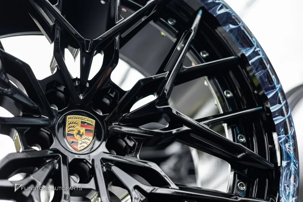 ลูกค้า PORSCHE MACAN Walk-in เข้ามาเลือกล้อที่มีในสต็อก ล้อจาก U