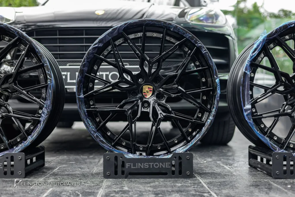 ลูกค้า PORSCHE MACAN Walk-in เข้ามาเลือกล้อที่มีในสต็อก ล้อจาก U