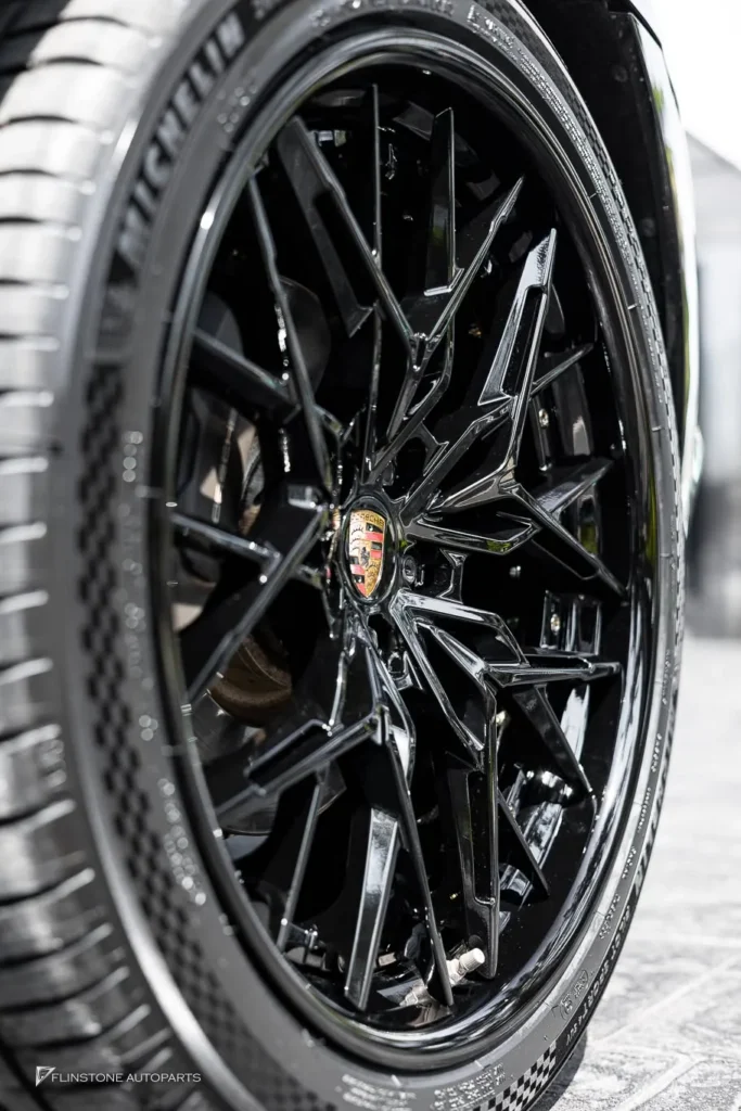 ลูกค้า PORSCHE MACAN Walk-in เข้ามาเลือกล้อที่มีในสต็อก ล้อจาก U