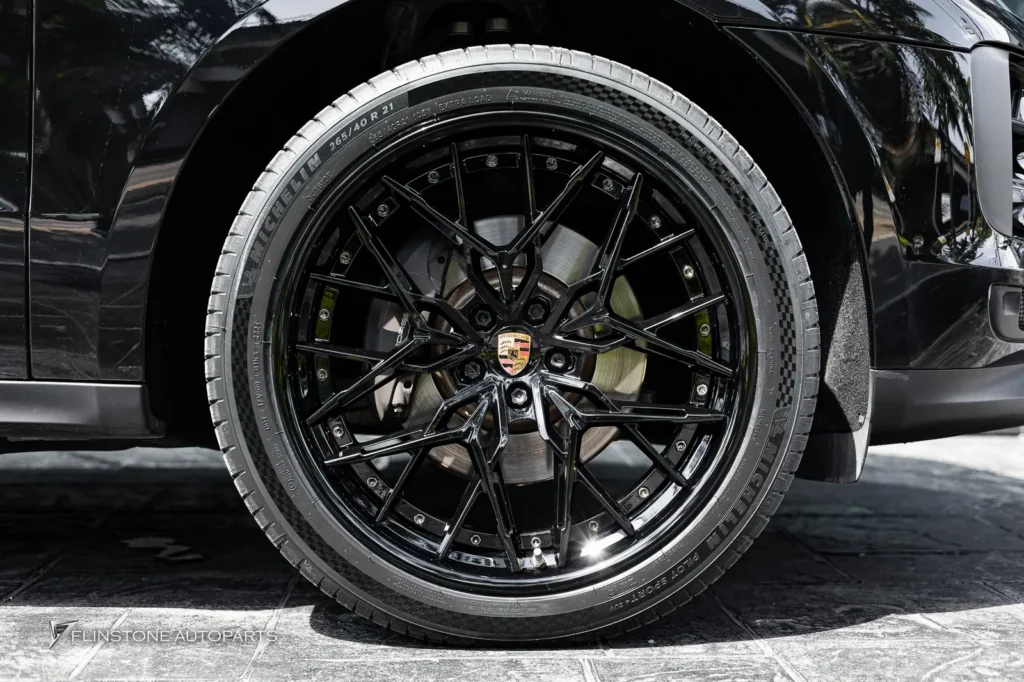 ลูกค้า PORSCHE MACAN Walk-in เข้ามาเลือกล้อที่มีในสต็อก ล้อจาก U