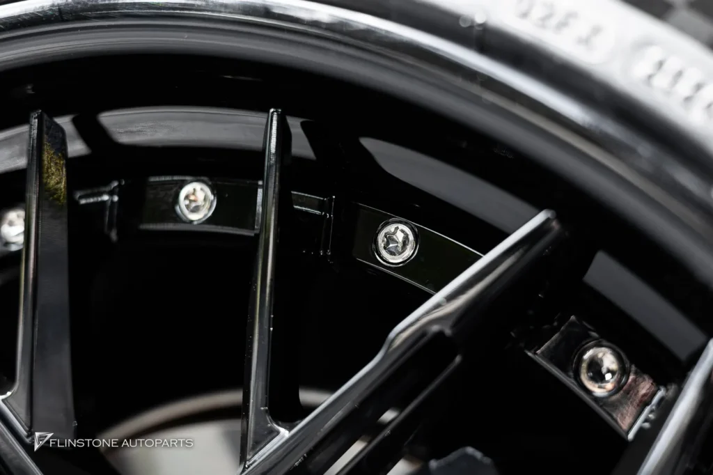ลูกค้า PORSCHE MACAN Walk-in เข้ามาเลือกล้อที่มีในสต็อก ล้อจาก U