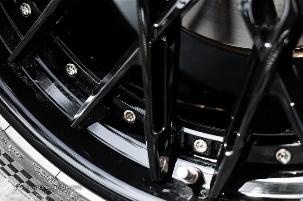 ลูกค้า PORSCHE MACAN Walk-in เข้ามาเลือกล้อที่มีในสต็อก ล้อจาก U