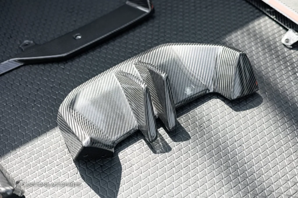 BMW i5 G60 USUS Autoclave Carbon Front Lip + USUS Autoclave Carbon Side Ski