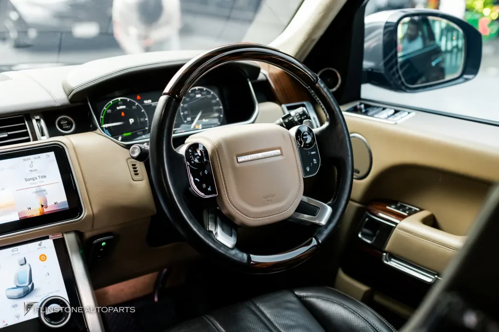 เปลี่ยนโฉม RANGE ROVER ปี 2016 เป็นรุ่น SV 2022 และเสริม Accesso