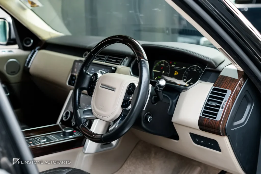 เปลี่ยนโฉม RANGE ROVER ปี 2016 เป็นรุ่น SV 2022 และเสริม Accesso