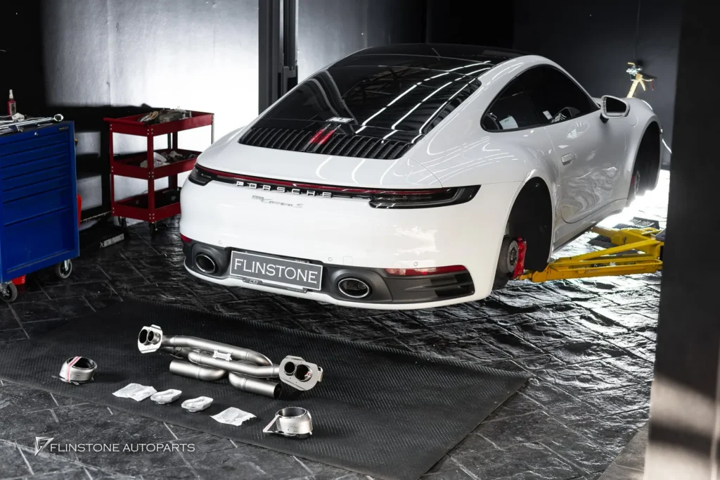 ชุดท่อ AKRAPOVIC สำหรับ PORSCHE 992 Carrera มีของพร้อมติดตั้งนะ