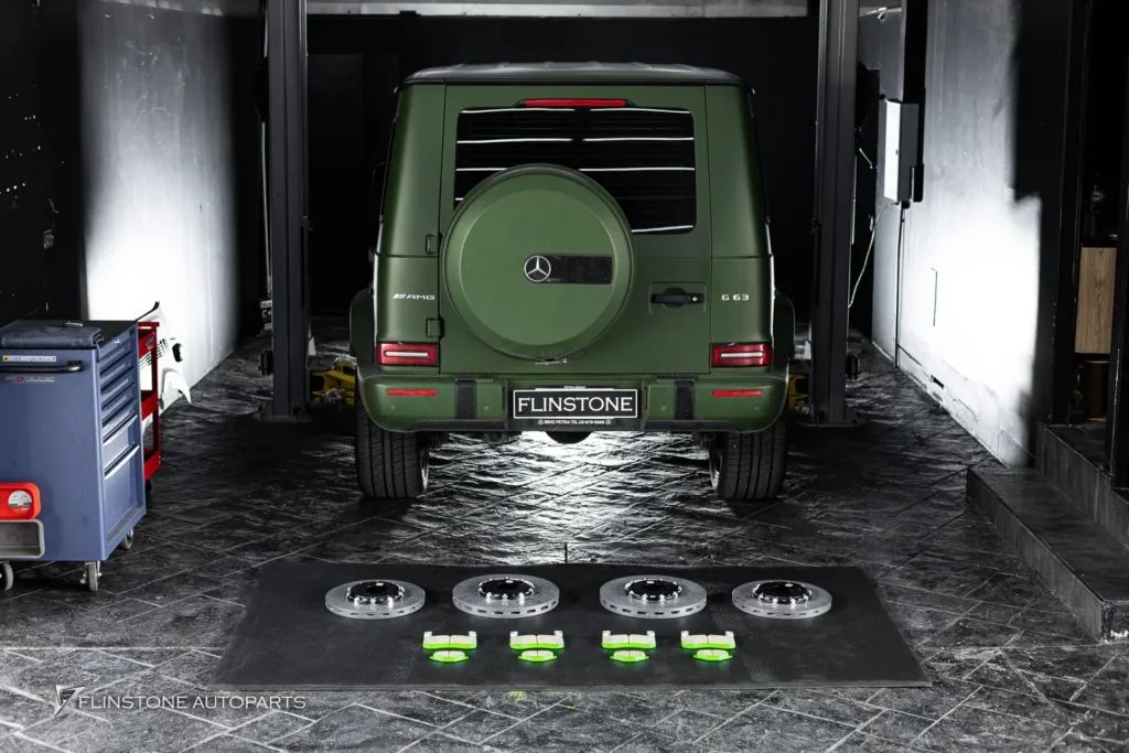 Mercedes-Benz W464 G-Class รถทุกรุ่นสามารถอัพเกรดเป็นจานคาร์บอนเซรามิคแบบคันนี้ได้นะครับ โด