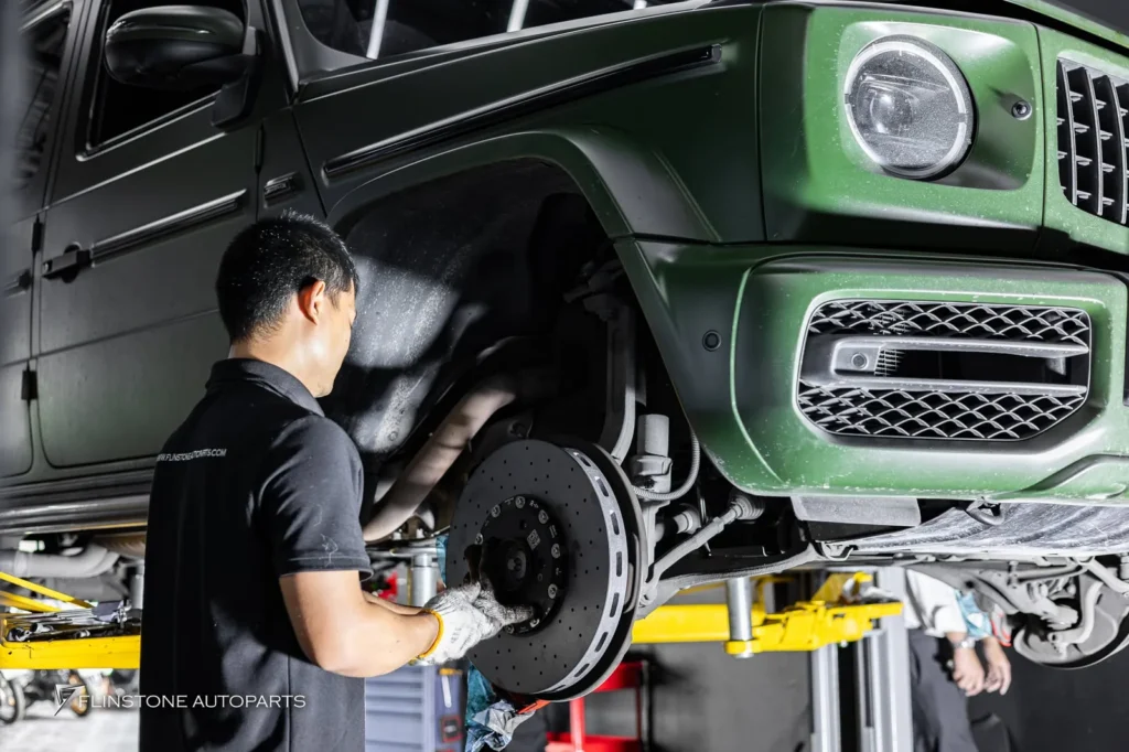 Mercedes-Benz W464 G-Class รถทุกรุ่นสามารถอัพเกรดเป็นจานคาร์บอนเซรามิคแบบคันนี้ได้นะครับ โด