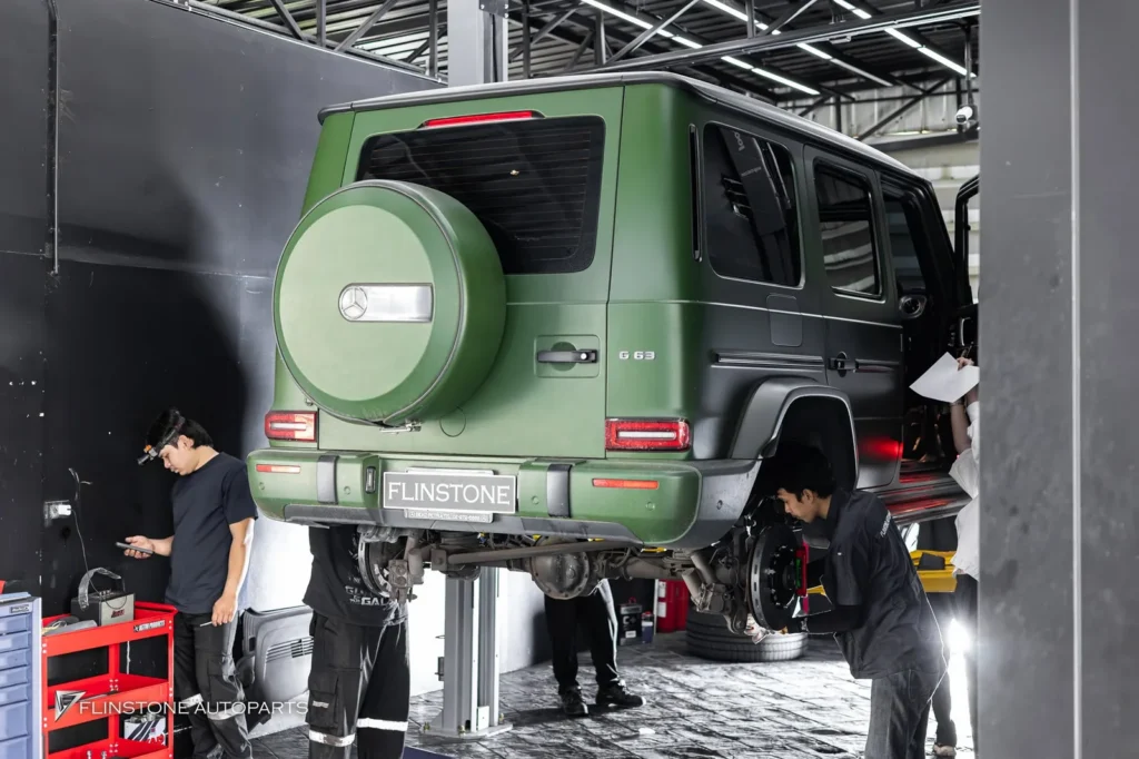 Mercedes-Benz W464 G-Class รถทุกรุ่นสามารถอัพเกรดเป็นจานคาร์บอนเซรามิคแบบคันนี้ได้นะครับ โด