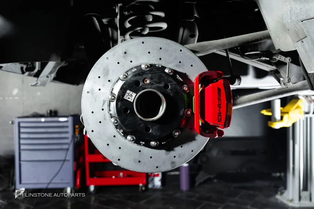 Mercedes-Benz W464 G-Class รถทุกรุ่นสามารถอัพเกรดเป็นจานคาร์บอนเซรามิคแบบคันนี้ได้นะครับ โด