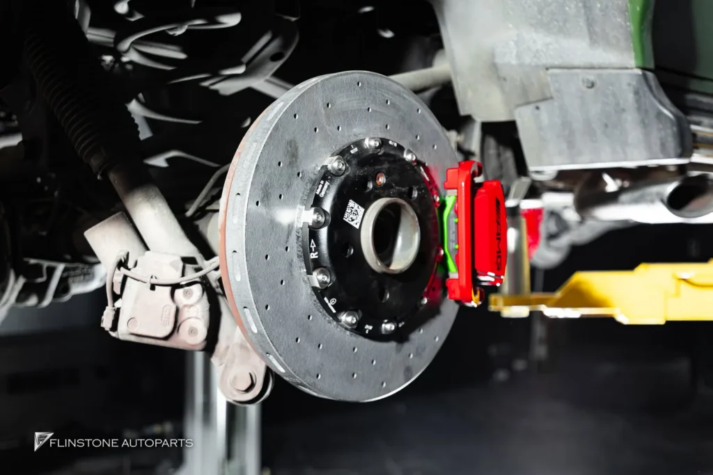 Mercedes-Benz W464 G-Class รถทุกรุ่นสามารถอัพเกรดเป็นจานคาร์บอนเซรามิคแบบคันนี้ได้นะครับ โด