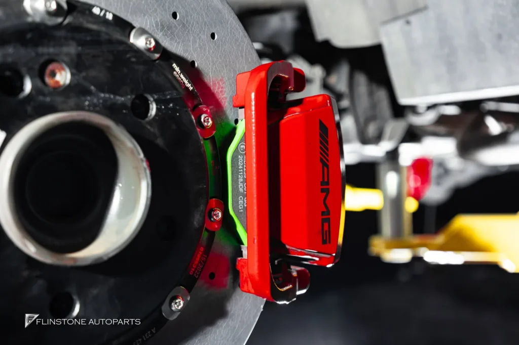 Mercedes-Benz W464 G-Class รถทุกรุ่นสามารถอัพเกรดเป็นจานคาร์บอนเซรามิคแบบคันนี้ได้นะครับ โด