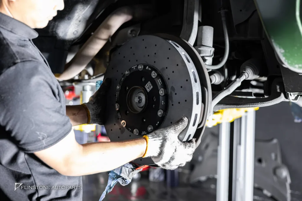 Mercedes-Benz W464 G-Class รถทุกรุ่นสามารถอัพเกรดเป็นจานคาร์บอนเซรามิคแบบคันนี้ได้นะครับ โด