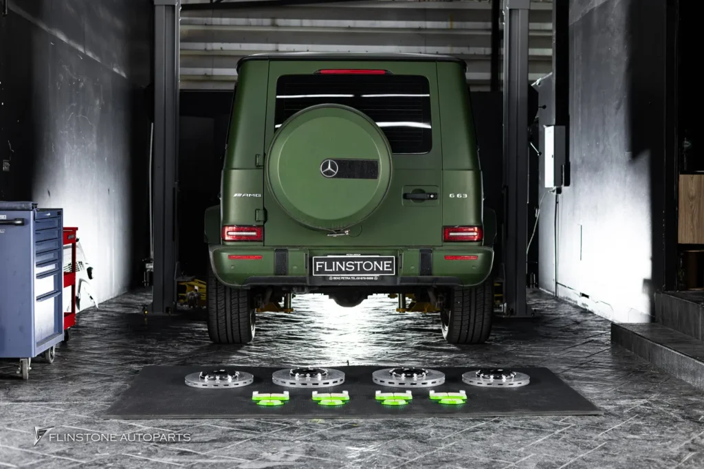 Mercedes-Benz W464 G-Class รถทุกรุ่นสามารถอัพเกรดเป็นจานคาร์บอนเซรามิคแบบคันนี้ได้นะครับ โด
