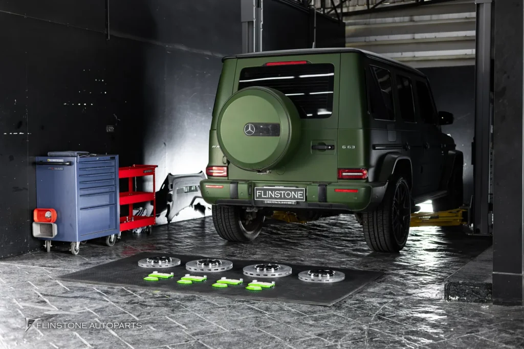 Mercedes-Benz W464 G-Class รถทุกรุ่นสามารถอัพเกรดเป็นจานคาร์บอนเซรามิคแบบคันนี้ได้นะครับ โด