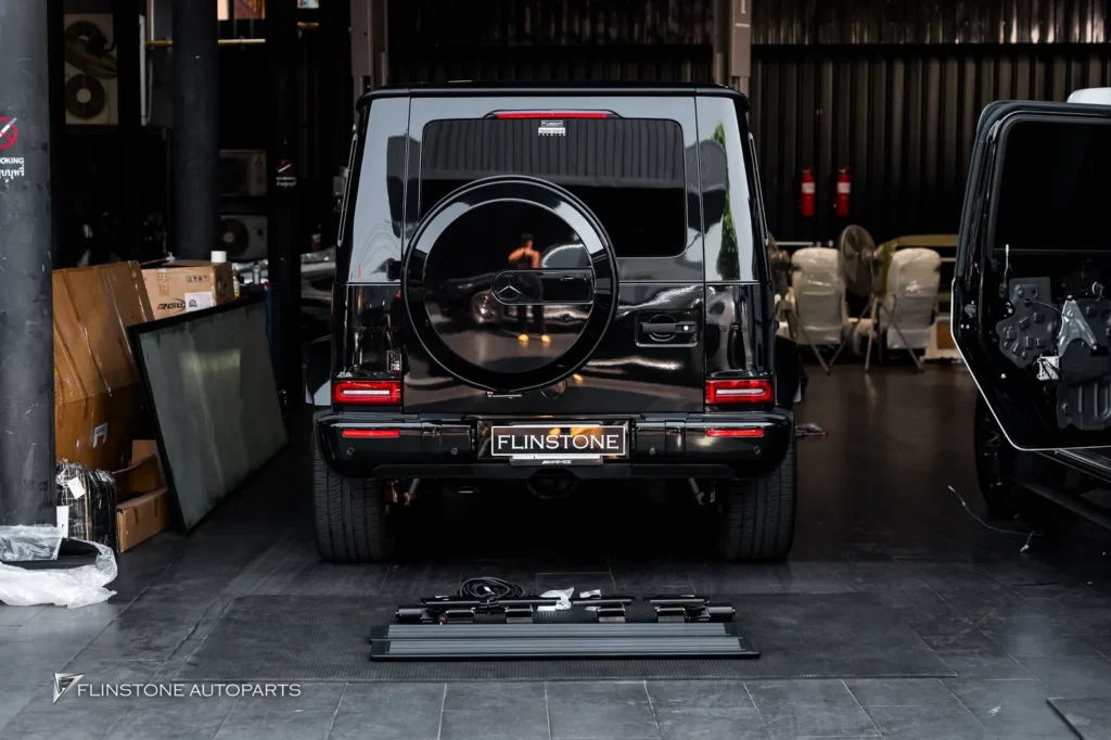 W465 G-Class 2025+ Mercedes G63 AMG อีกคันเลือกติดตั้งบันไดไฟฟ้าอัตโนมัติ ใช้งานสะด