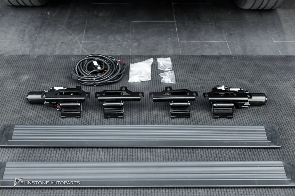 W465 G-Class 2025+ Mercedes G63 AMG อีกคันเลือกติดตั้งบันไดไฟฟ้าอัตโนมัติ ใช้งานสะด