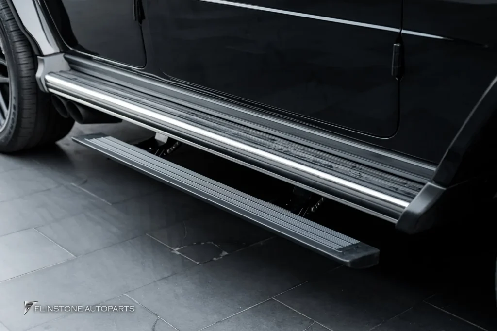W465 G-Class 2025+ Mercedes G63 AMG อีกคันเลือกติดตั้งบันไดไฟฟ้าอัตโนมัติ ใช้งานสะด