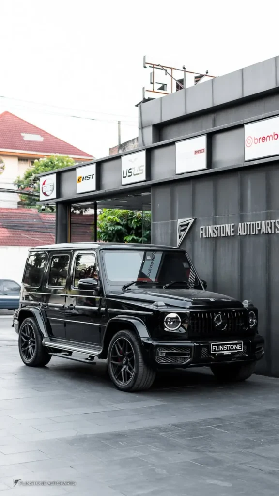 W465 G-Class 2025+ Mercedes G63 AMG อีกคันเลือกติดตั้งบันไดไฟฟ้าอัตโนมัติ ใช้งานสะด