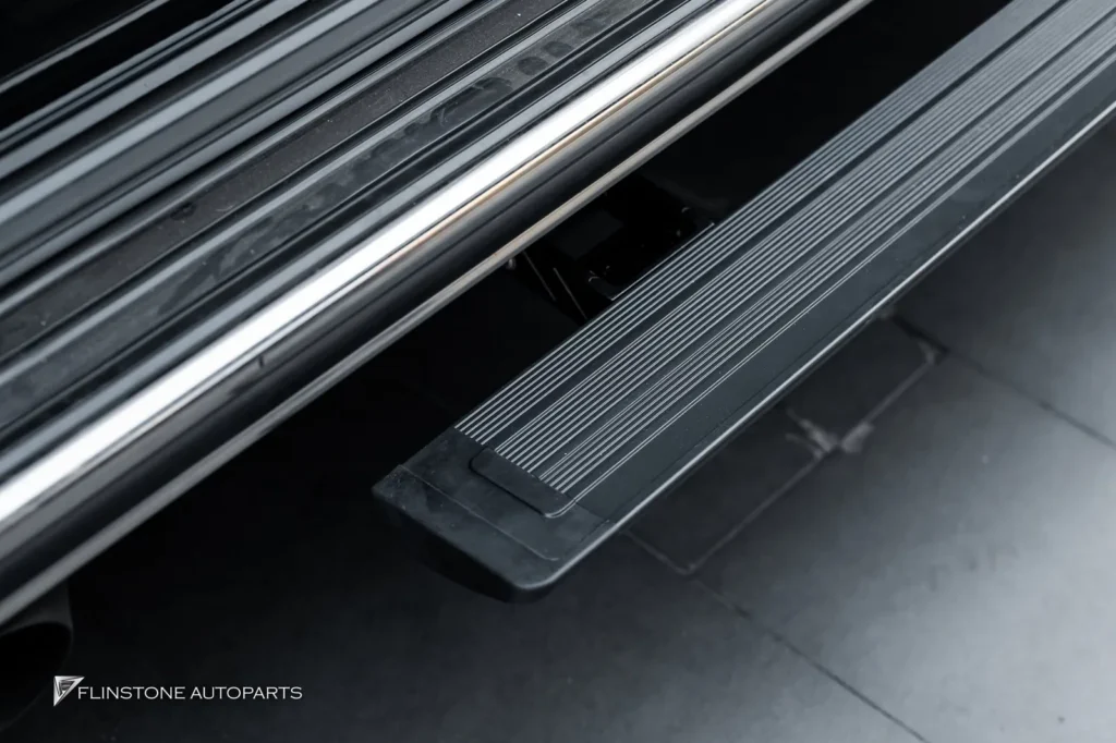 W465 G-Class 2025+ Mercedes G63 AMG อีกคันเลือกติดตั้งบันไดไฟฟ้าอัตโนมัติ ใช้งานสะด