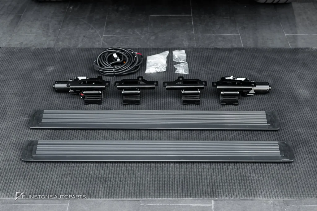 W465 G-Class 2025+ Mercedes G63 AMG อีกคันเลือกติดตั้งบันไดไฟฟ้าอัตโนมัติ ใช้งานสะด