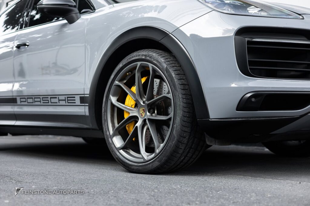 PORSCHE Cayenne Coupe เข้าเปลี่ยนยางใหม่ Pirelli P-Zero