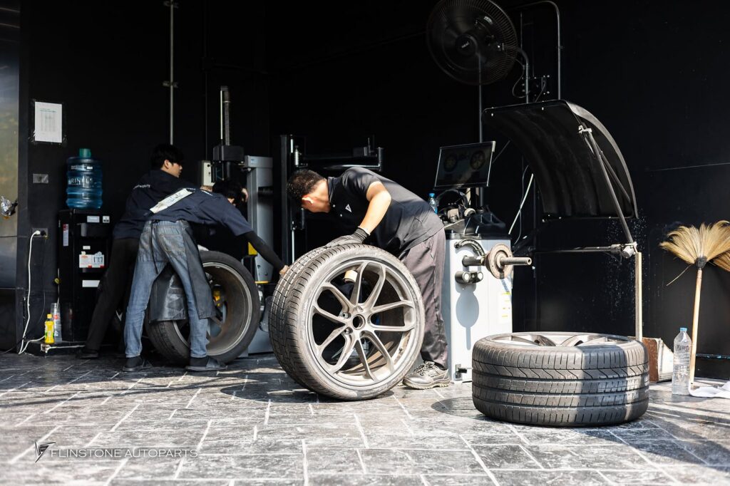 PORSCHE Cayenne Coupe เข้าเปลี่ยนยางใหม่ Pirelli P-Zero
