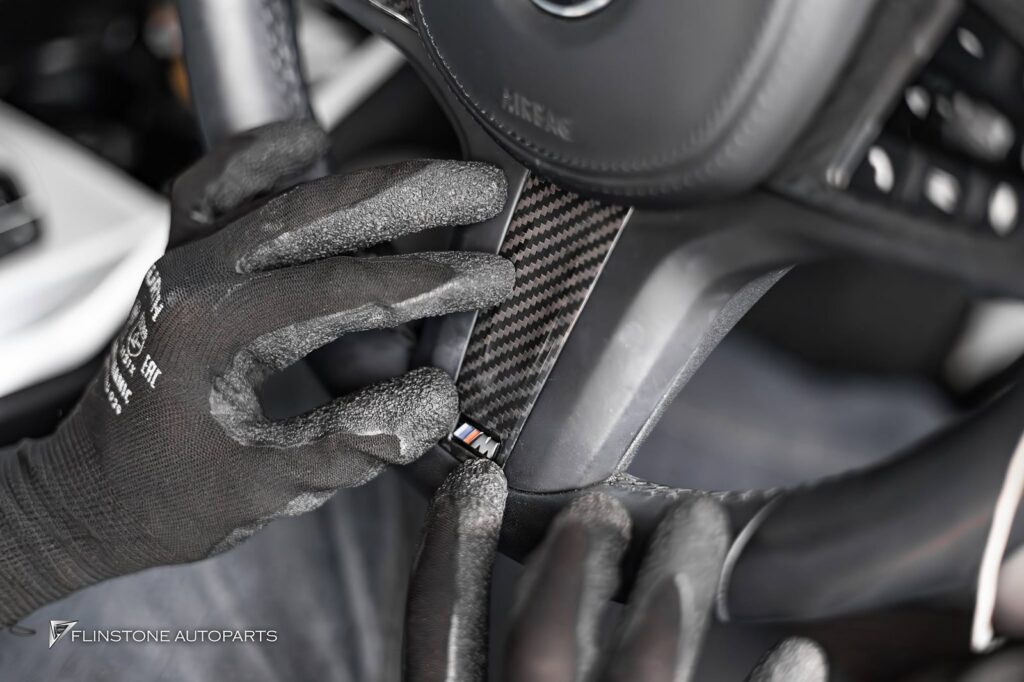 BMW G20 Series 3 LCI ติดตั้งแผ่นแปะพวงมาลัย Carbon Fiber สามารถใ