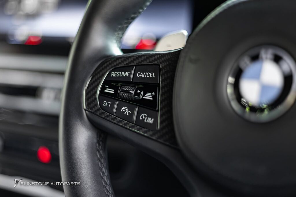 BMW G20 Series 3 LCI ติดตั้งแผ่นแปะพวงมาลัย Carbon Fiber สามารถใ
