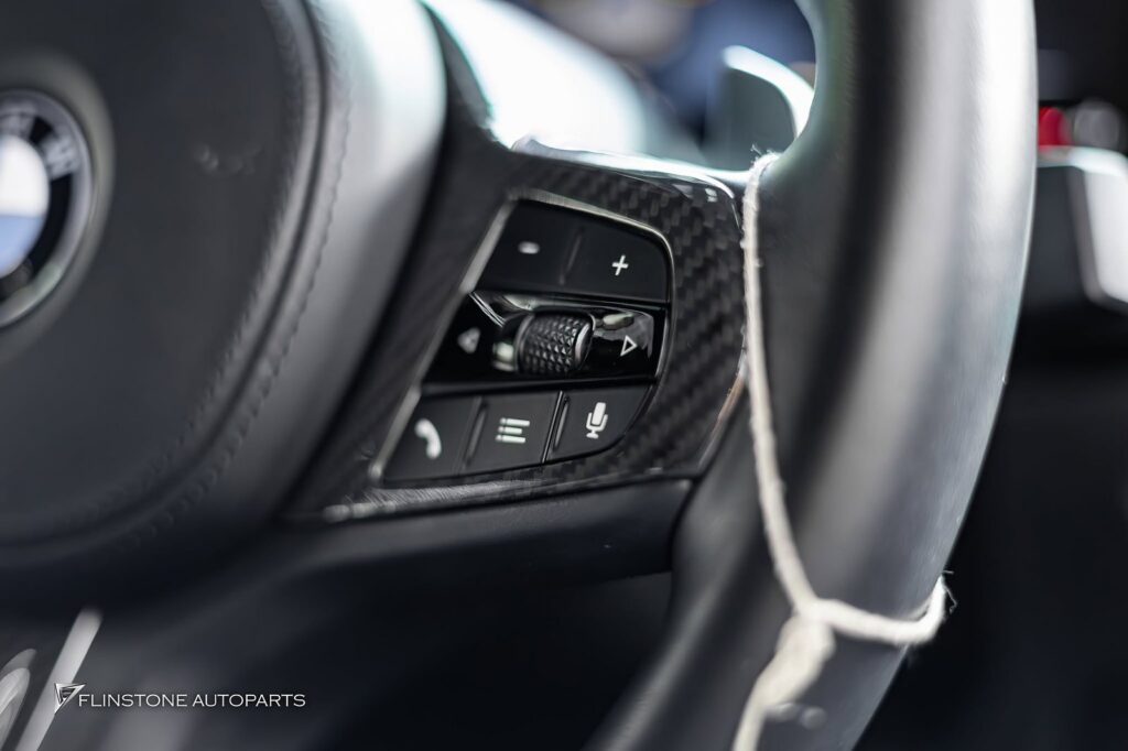 BMW G20 Series 3 LCI ติดตั้งแผ่นแปะพวงมาลัย Carbon Fiber สามารถใ