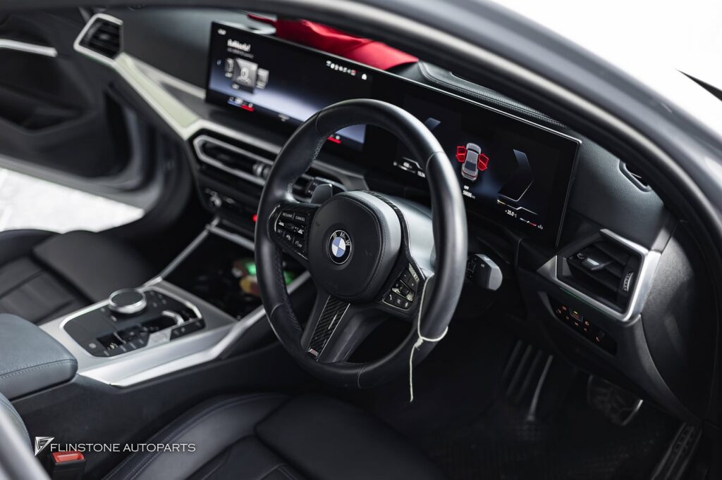 BMW G20 Series 3 LCI ติดตั้งแผ่นแปะพวงมาลัย Carbon Fiber สามารถใ