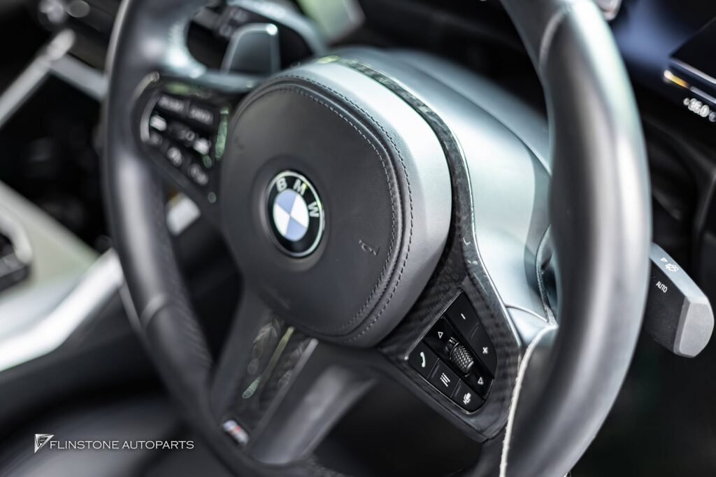 BMW G20 Series 3 LCI ติดตั้งแผ่นแปะพวงมาลัย Carbon Fiber สามารถใ