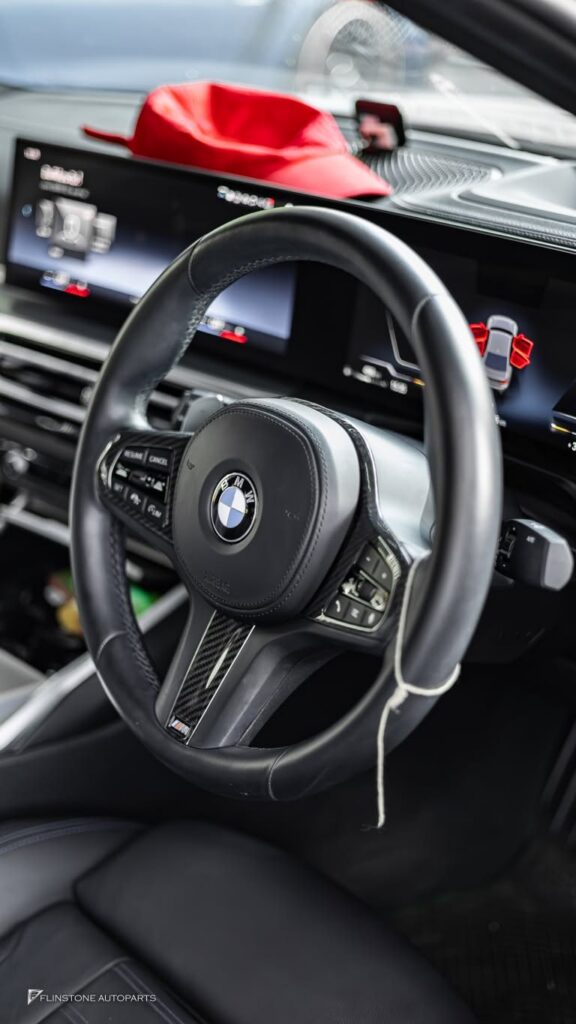 BMW G20 Series 3 LCI ติดตั้งแผ่นแปะพวงมาลัย Carbon Fiber สามารถใ