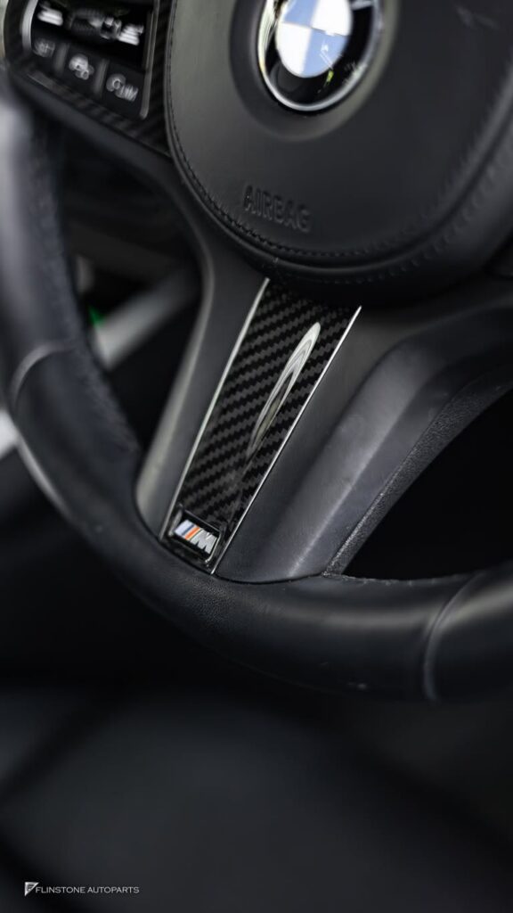 BMW G20 Series 3 LCI ติดตั้งแผ่นแปะพวงมาลัย Carbon Fiber สามารถใ